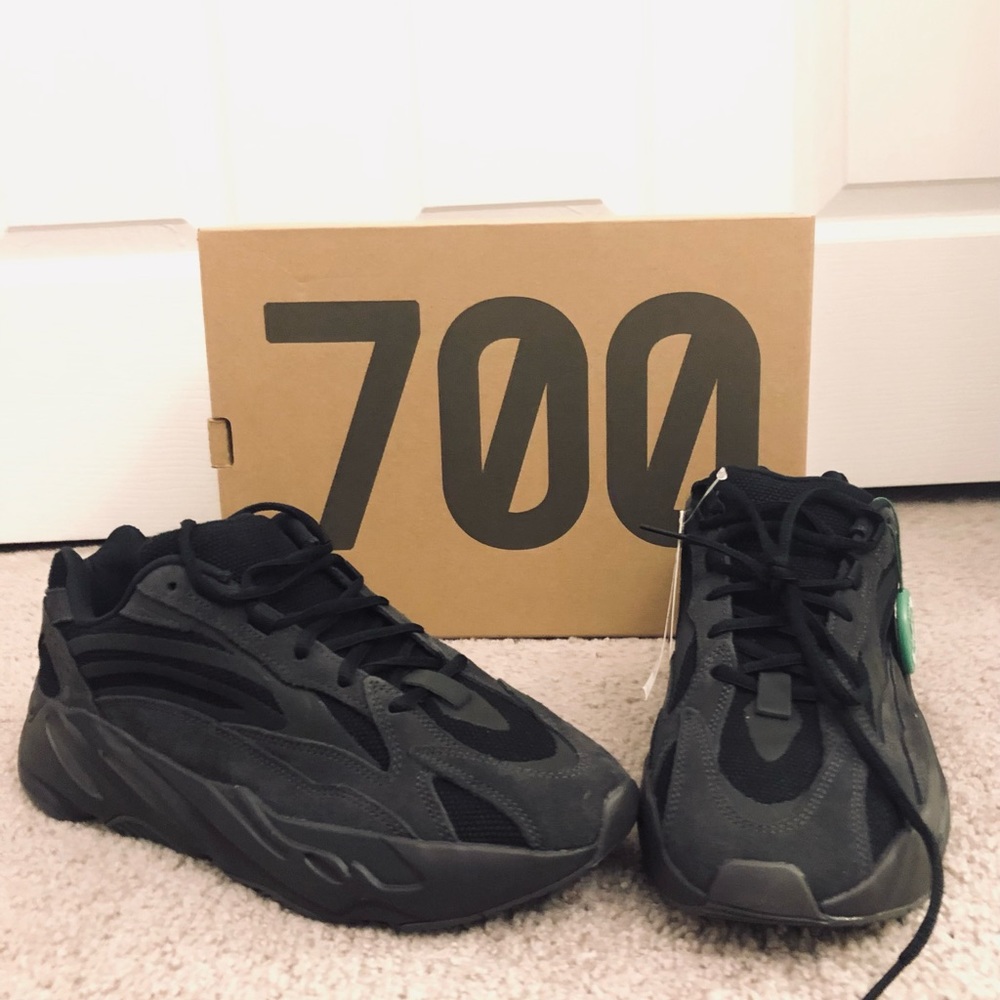 Men's adidas Yeezy Boost 700 V2 Vanta